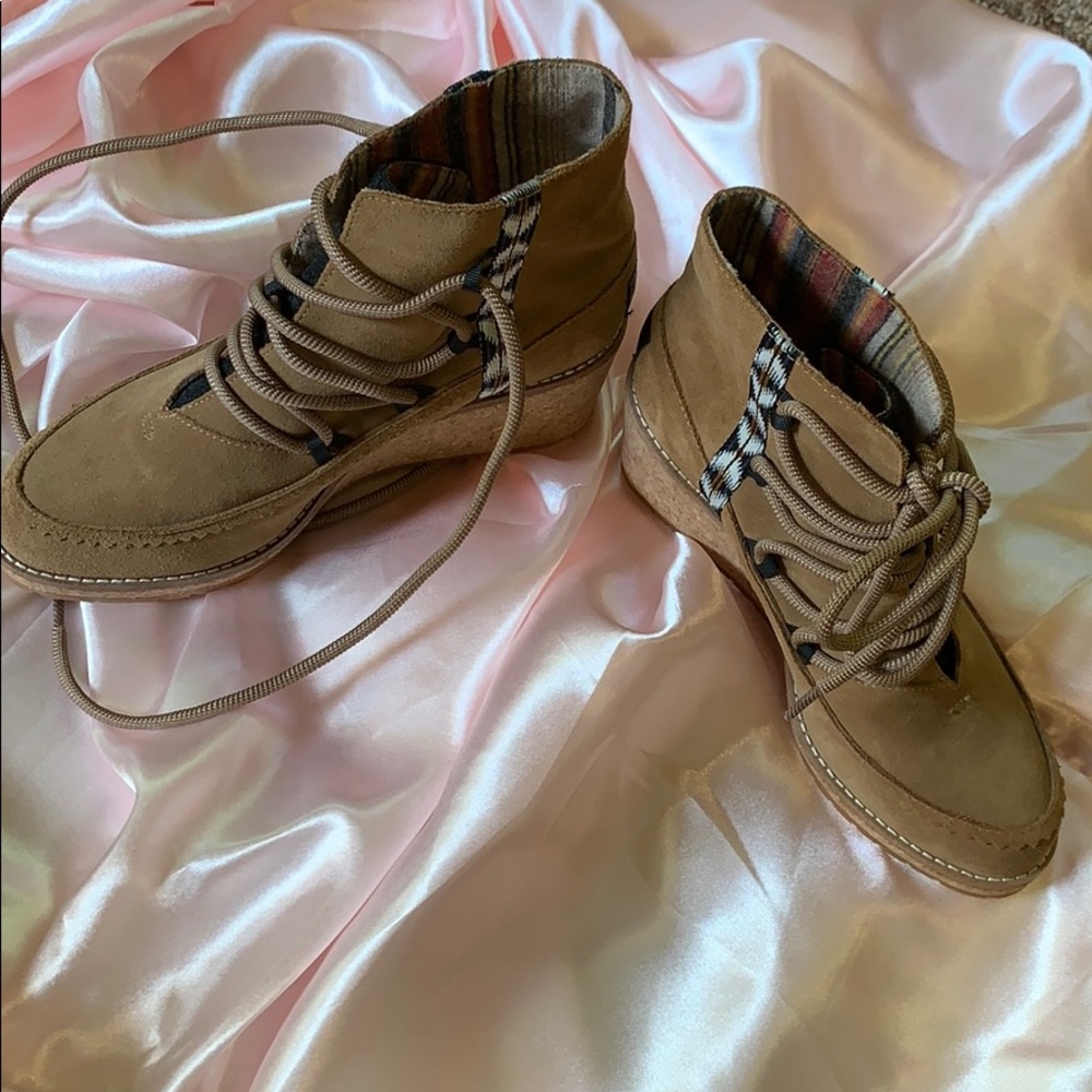 Pendleton Wollen Mills ladies lace up boots